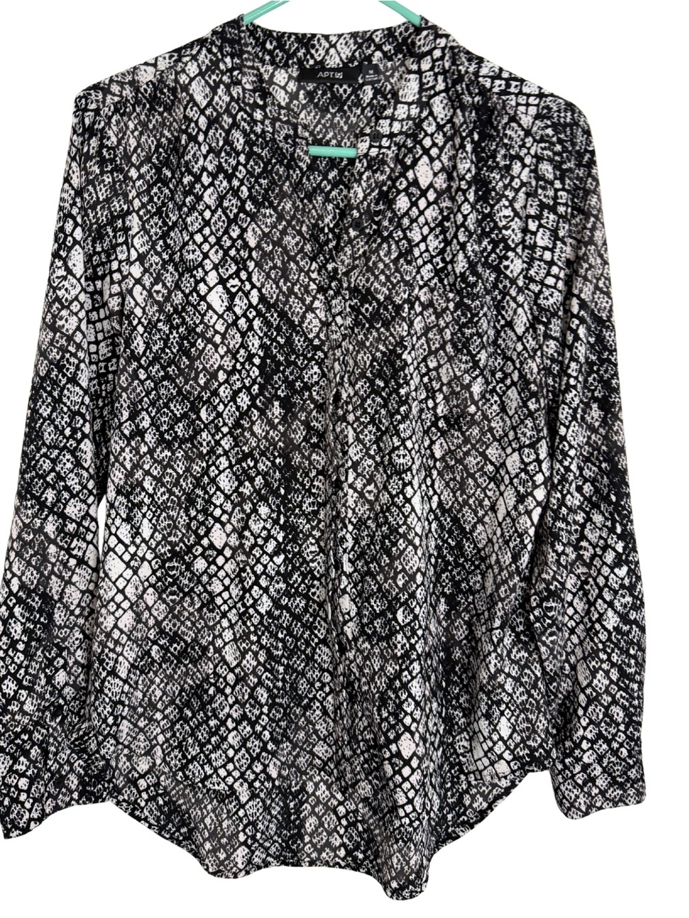 3/$20 Apt. 9 Black and White Long Sleeve Button Down Blouse Size Medium